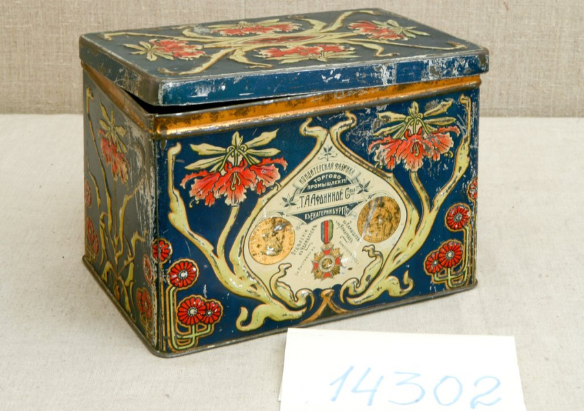 Коробка с крышкой для кондитерских изделий Товарищества Т.А. Афониной с сыновьями, Начало ХХ в., г. Екатеринбург (?)