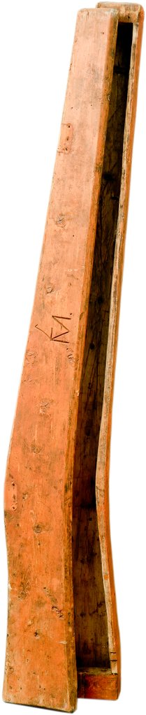 Длинный, узкий футляр с крышкой естественной текстуры цвета светлого дерева. Использовался для хранения и транспортировки зверобойного ружья