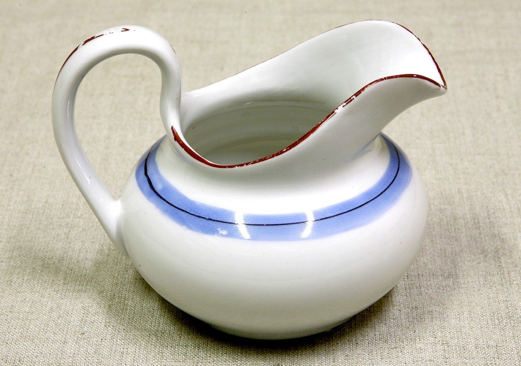 Молочник фарфоровый, 1892 – 1917 гг., Московская губ., с. Вербилки, Завод Товарищества М.С. Кузнецова в Дулево