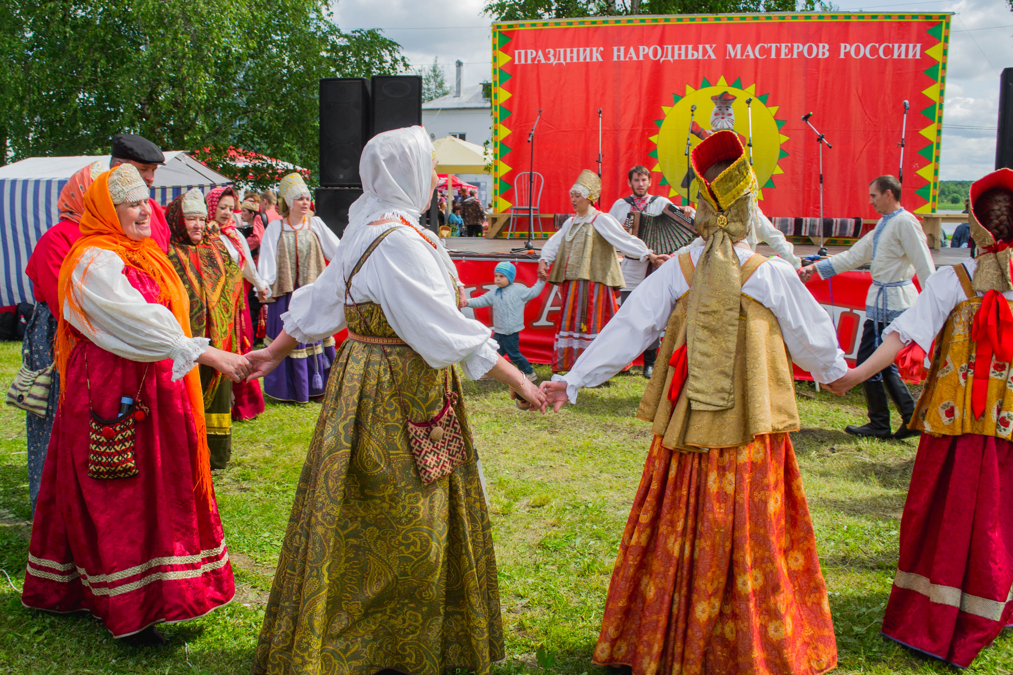 Музыка на народных праздниках. Народные праздники. Народное гуляние. Традиционные праздники. Русские народные гуляния.