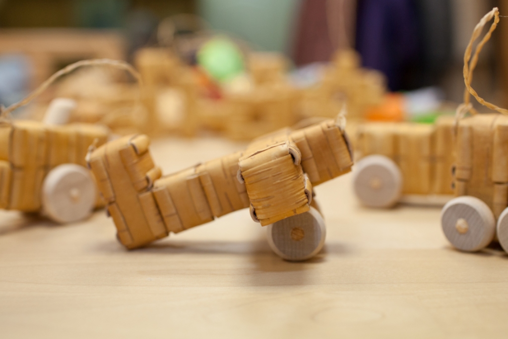 игрушки представляет