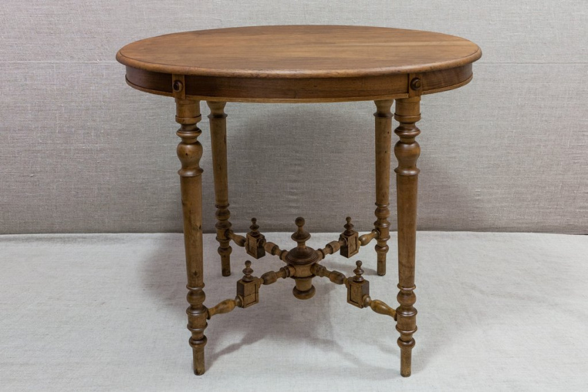 Стол с точеной крестообразной проногой, Начало ХХ в., Архангельская губ., Архангельский уезд