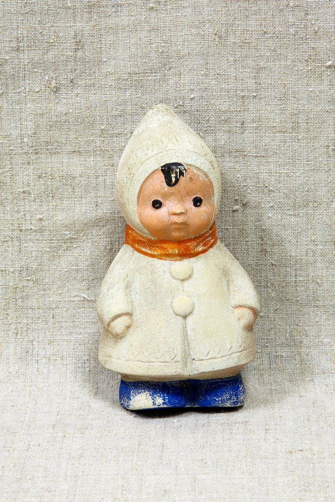 Игрушка-пищалка «Ребенок в зимней одежде», 1960-1970 гг., СССР, г. Ленинград. Фабрика «Красный треугольник»