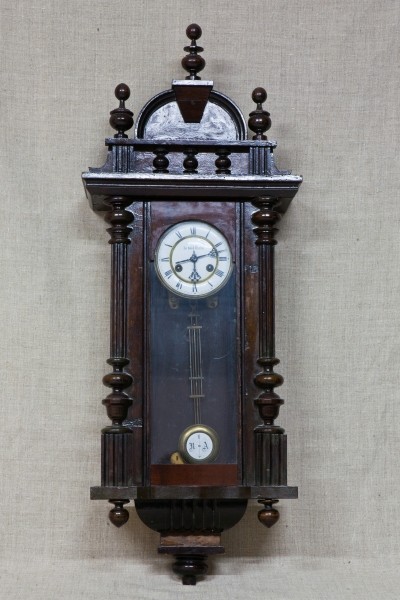 Часы в деревянном корпусе, 1911 г., Германия, фирма "Junghans"