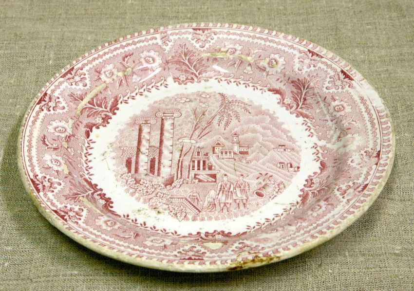 Подтарельник, Конец XIX - начало XX в., Россия. Завод Товарищества М.С. Кузнецова