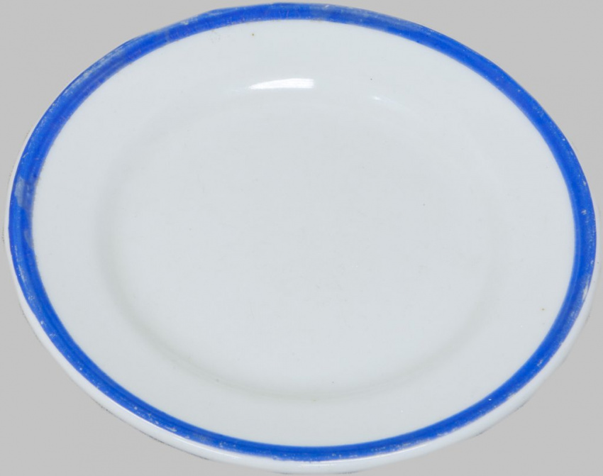 Тарелка десертная, 1923-1926-е гг., Новородская губ., Новгородский уезд, пос. Краснофарфорный. Грузинская фарфоро-фаянсовая фабрика "Красный фарфорист"