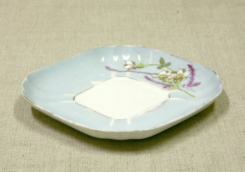 Блюдце, 1878 - 1917 гг., Новгородская губ., г. Волхов, Завод И.Е.Кузнецова